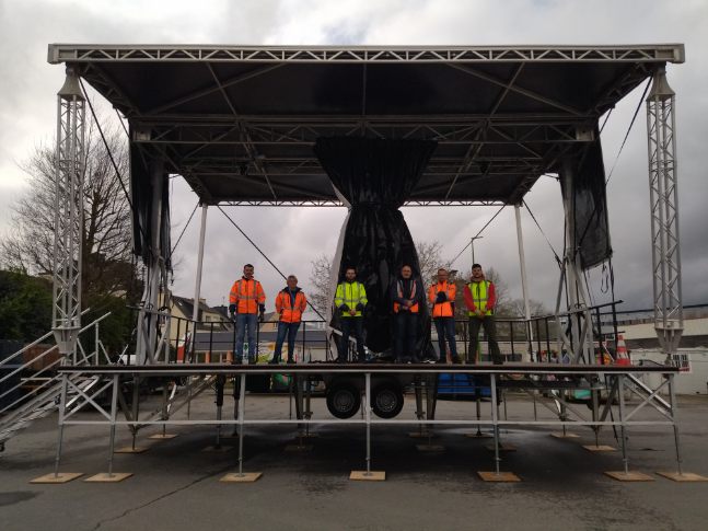 montage d’un scène en extérieur en toute sécurité lors d’une session ARTEK Formations en mars 2022 pour Brest Métropole