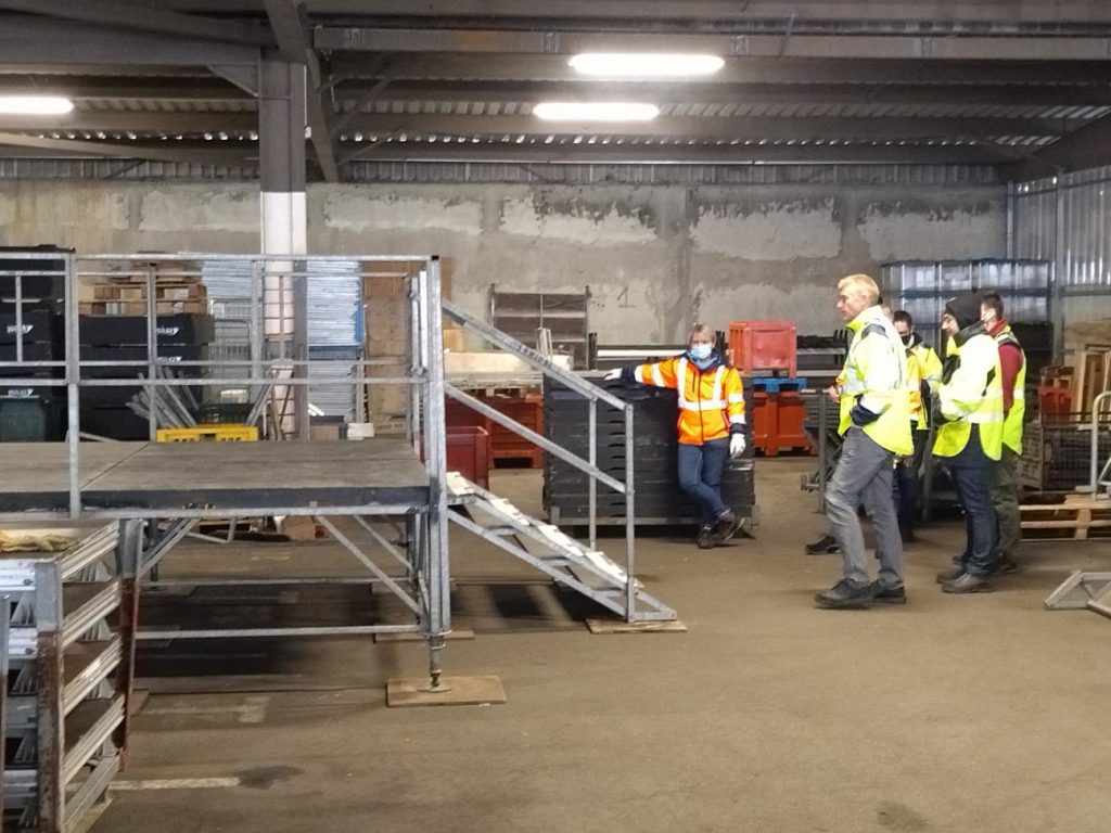 ARTEK Formations - mars 2022 : Un autre essai de montage avec une scène podium à l’intérieur du centre technique municipal de Brest